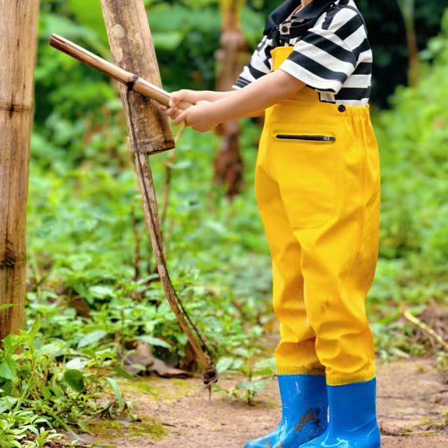 儿童涉水服